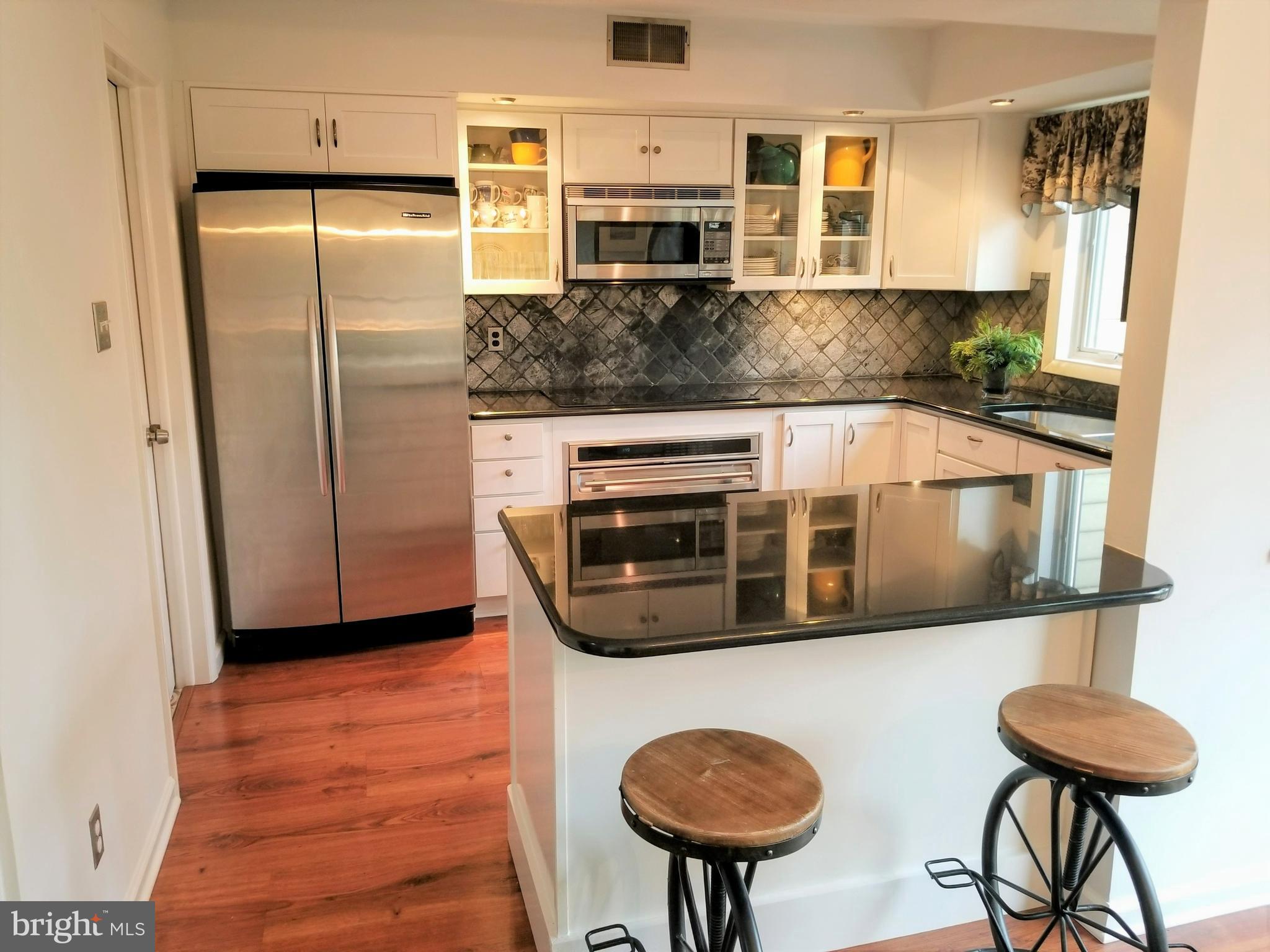 25 Ingham Way New Hope, PA 18938 - Photo 10 of 23 Kitchen With Breakfast Bar