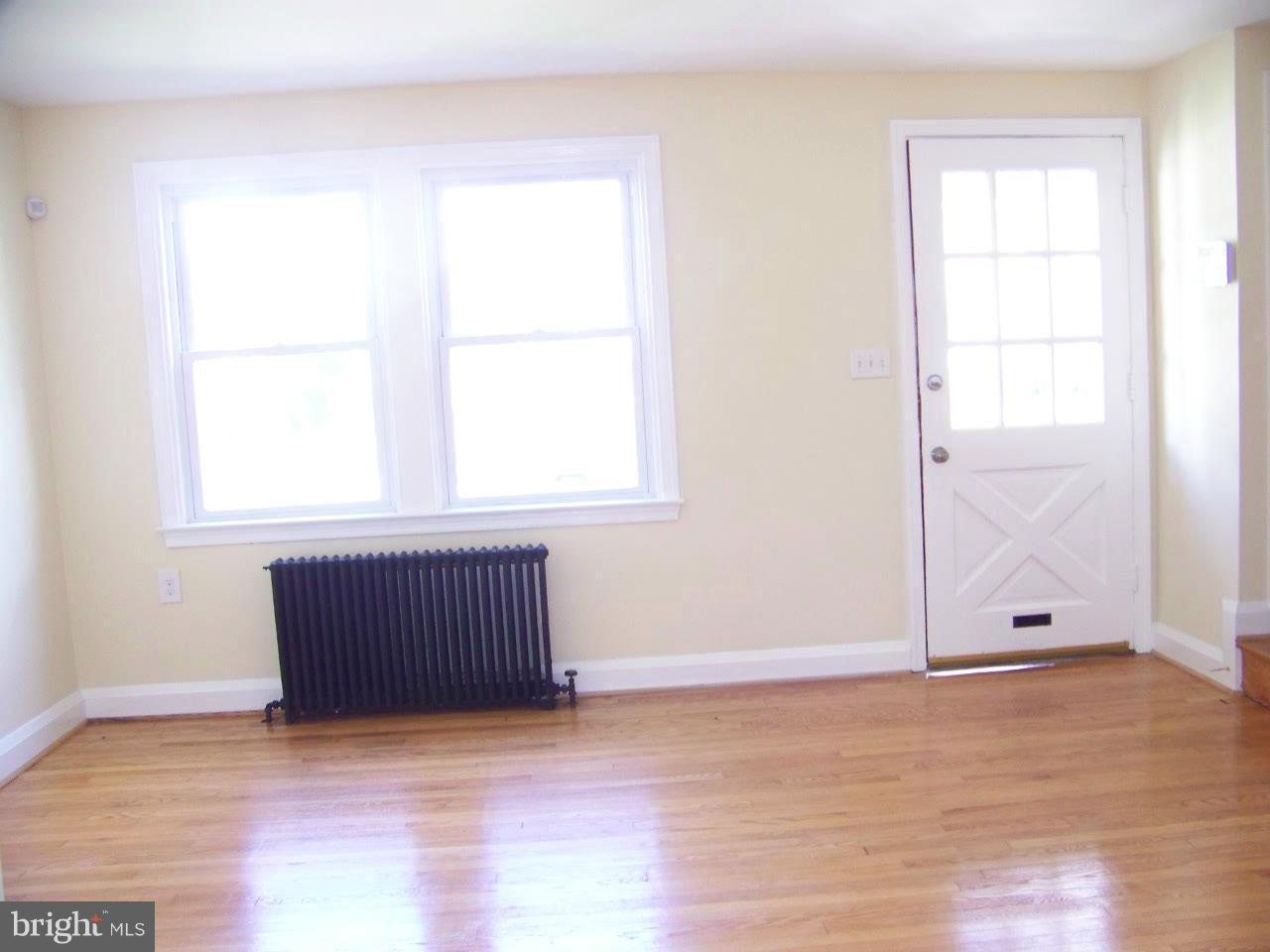 703 Benninghaus Road Baltimore, MD 21212 - Photo 5 of 24 Living Room