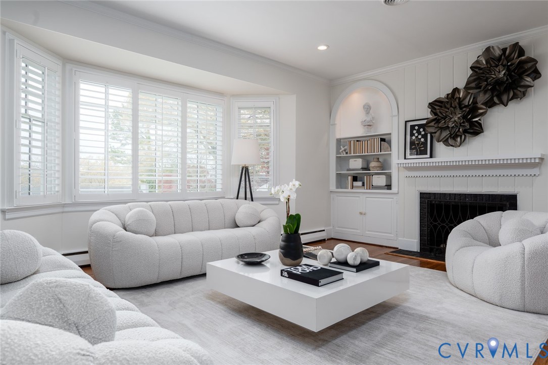 509 Gardiner Road Henrico, VA 23229 - Photo 3 of 42 Sunken living room with light pouring in from the
