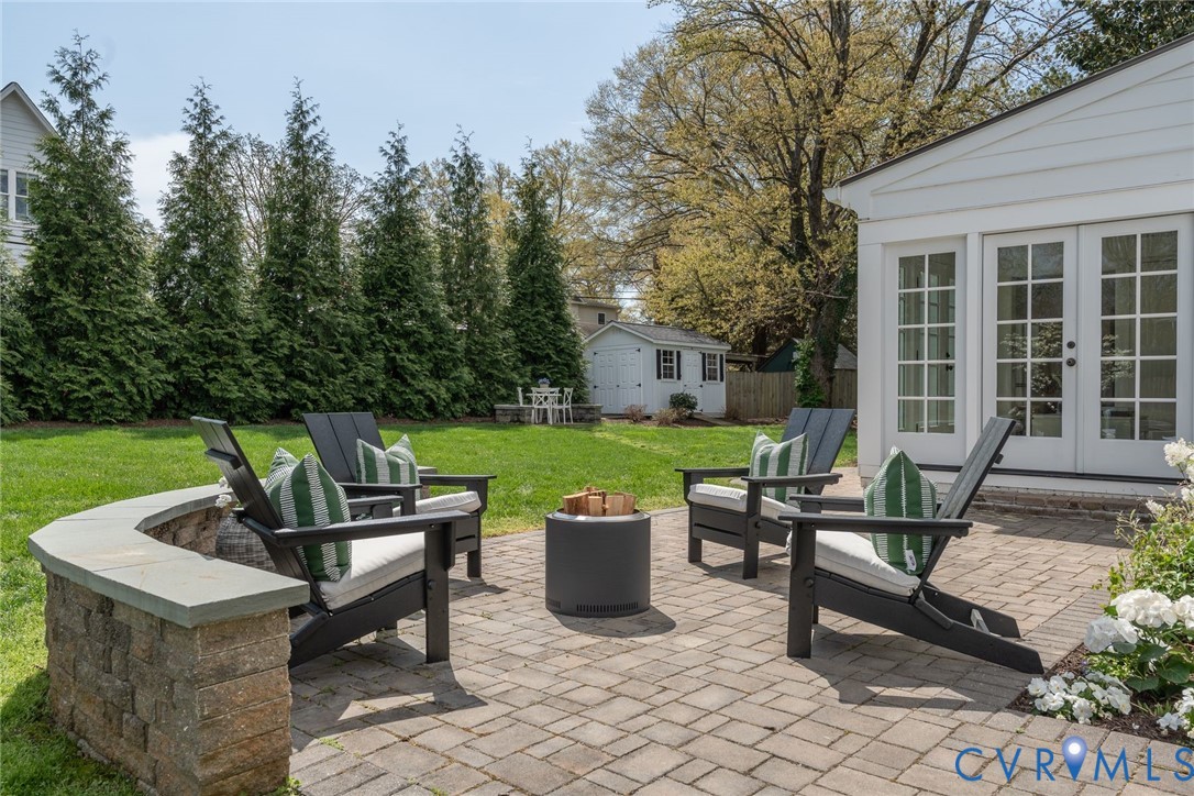 509 Gardiner Road Henrico, VA 23229 - Photo 33 of 42 A favorite spot for gatherings and unhurried conve