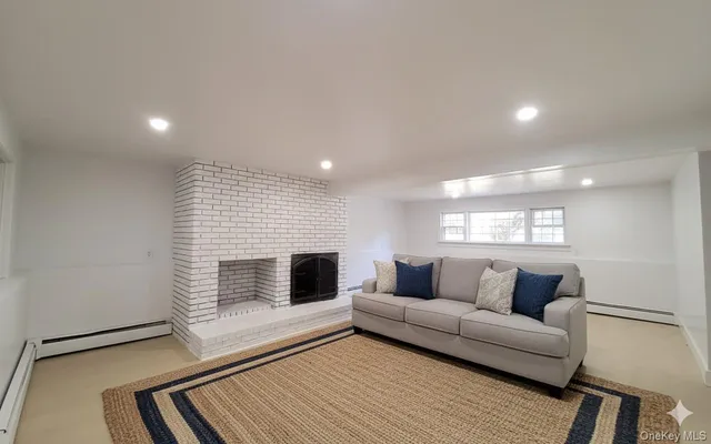 $579,000 | 3 Carroll Court, Woodbury, NY 10930