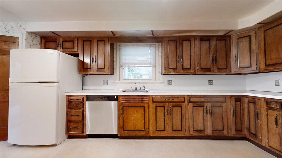 28 Hilltop Drive Warwick, RI 02818 - Photo 11 of 25