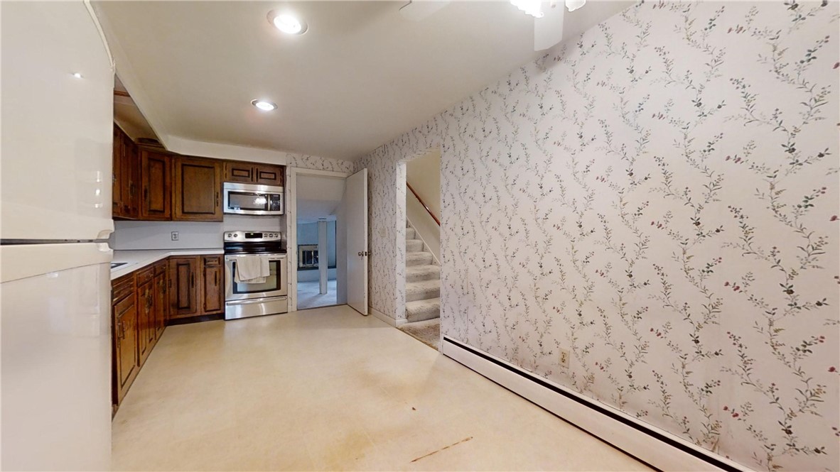 28 Hilltop Drive Warwick, RI 02818 - Photo 12 of 25