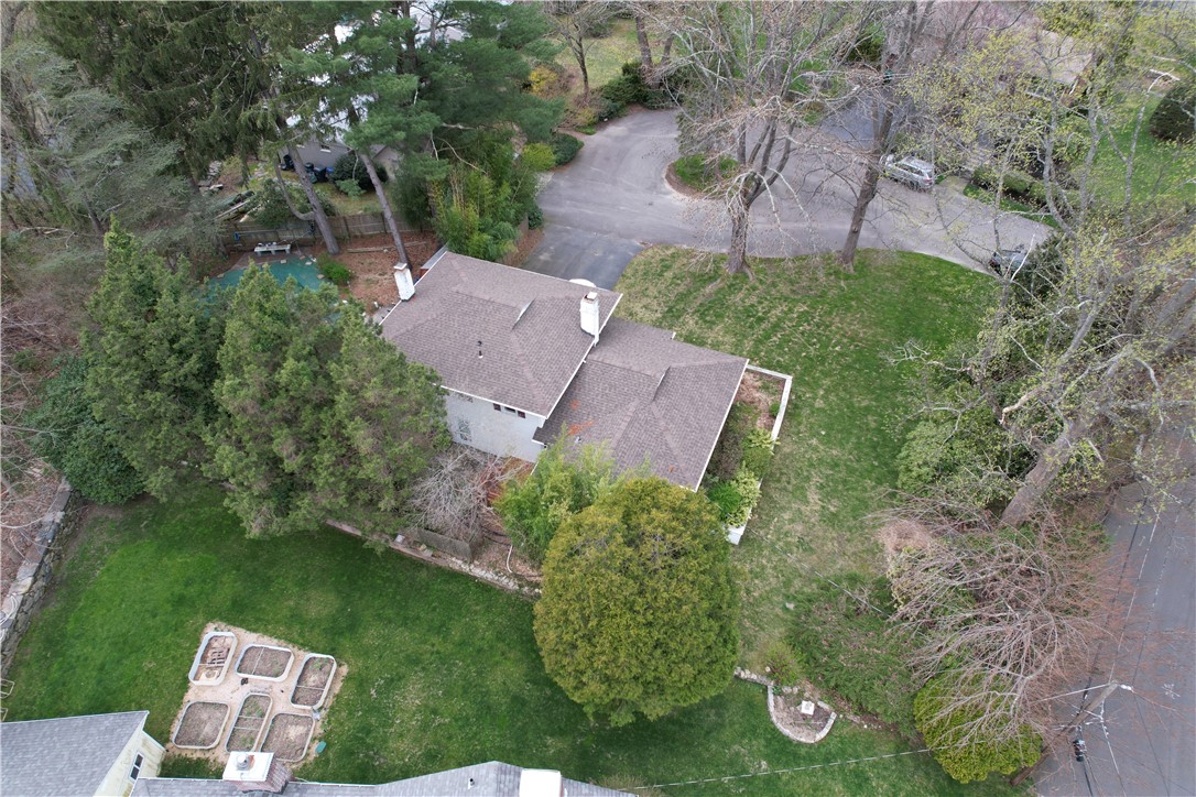 28 Hilltop Drive Warwick, RI 02818 - Photo 5 of 25