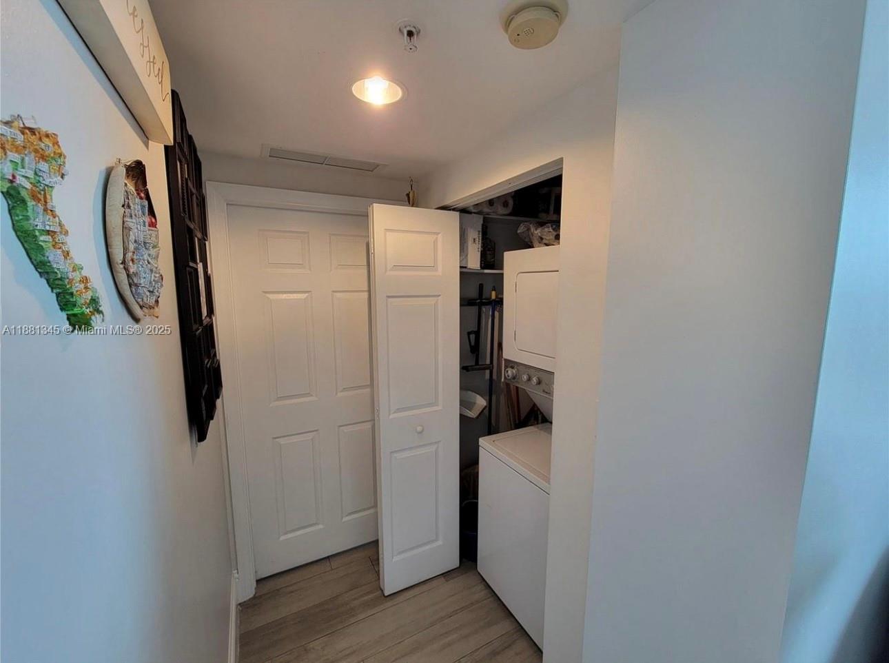 140 South Dixie Highway, Unit 519 Hollywood, FL 33020 - Photo 6 of 28 a view of walk in closet