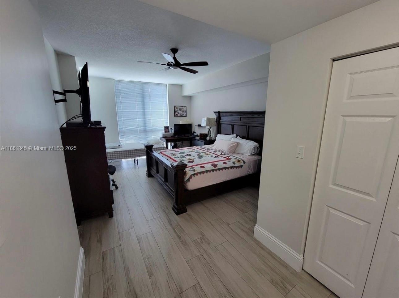 140 South Dixie Highway, Unit 519 Hollywood, FL 33020 - Photo 9 of 28 a bedroom with a bed and a mirror