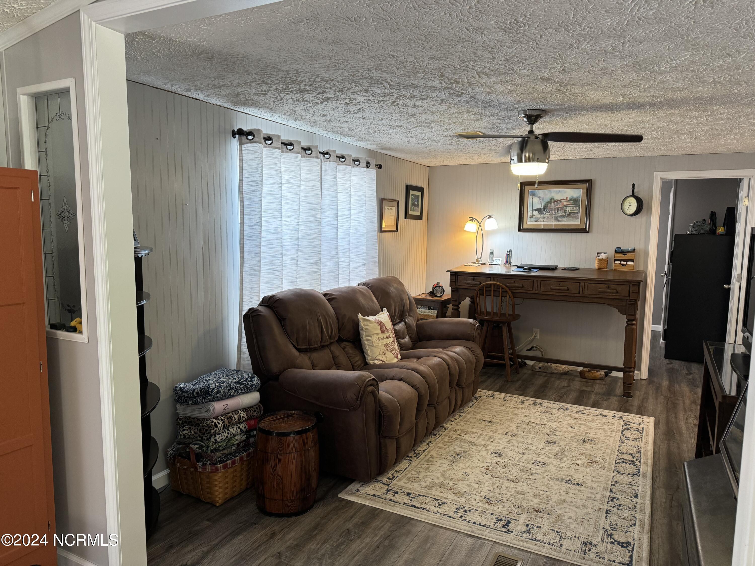 380 Sand Ridge Road New Bern, NC 28560 - Photo 12 of 35 380 family room