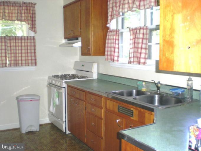 222 Ridgeway Road Catonsville, MD 21228 - Photo 11 of 14 Ample counter space (also freshly painted area)