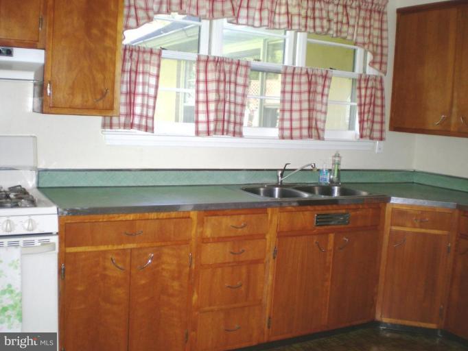 222 Ridgeway Road Catonsville, MD 21228 - Photo 12 of 14 Wood cabinets, view of yard & porch