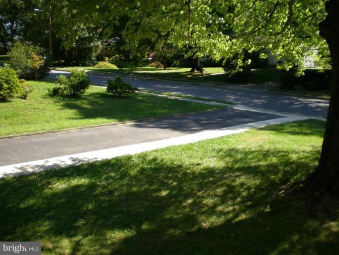 222 Ridgeway Road Catonsville, MD 21228 - Photo 4 of 14 Extended driveway for extra OSP