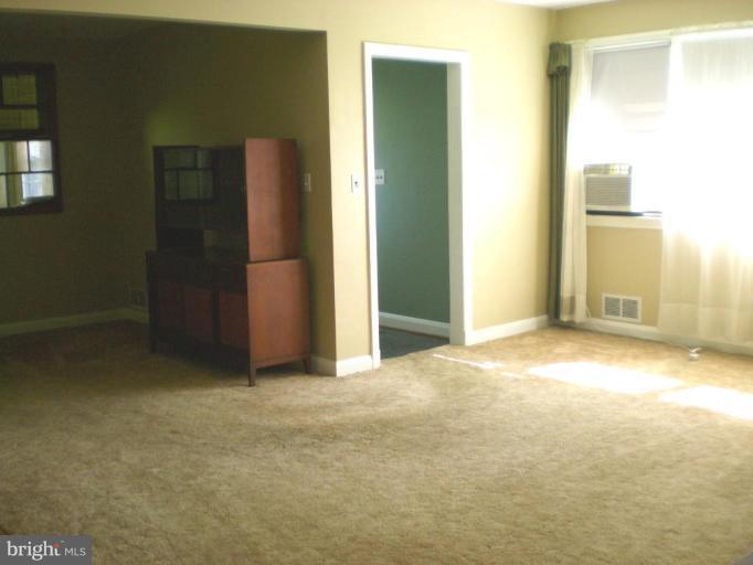 222 Ridgeway Road Catonsville, MD 21228 - Photo 9 of 14 Bright spacious,freshly painted area