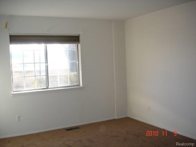 29109 Hayes Road Warren, MI 48088 - Photo 6 of 11 DSC07235
