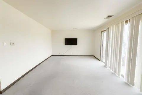 $189,000 | 10424 Central Avenue, Unit 3NE, Oak Lawn, IL 60453