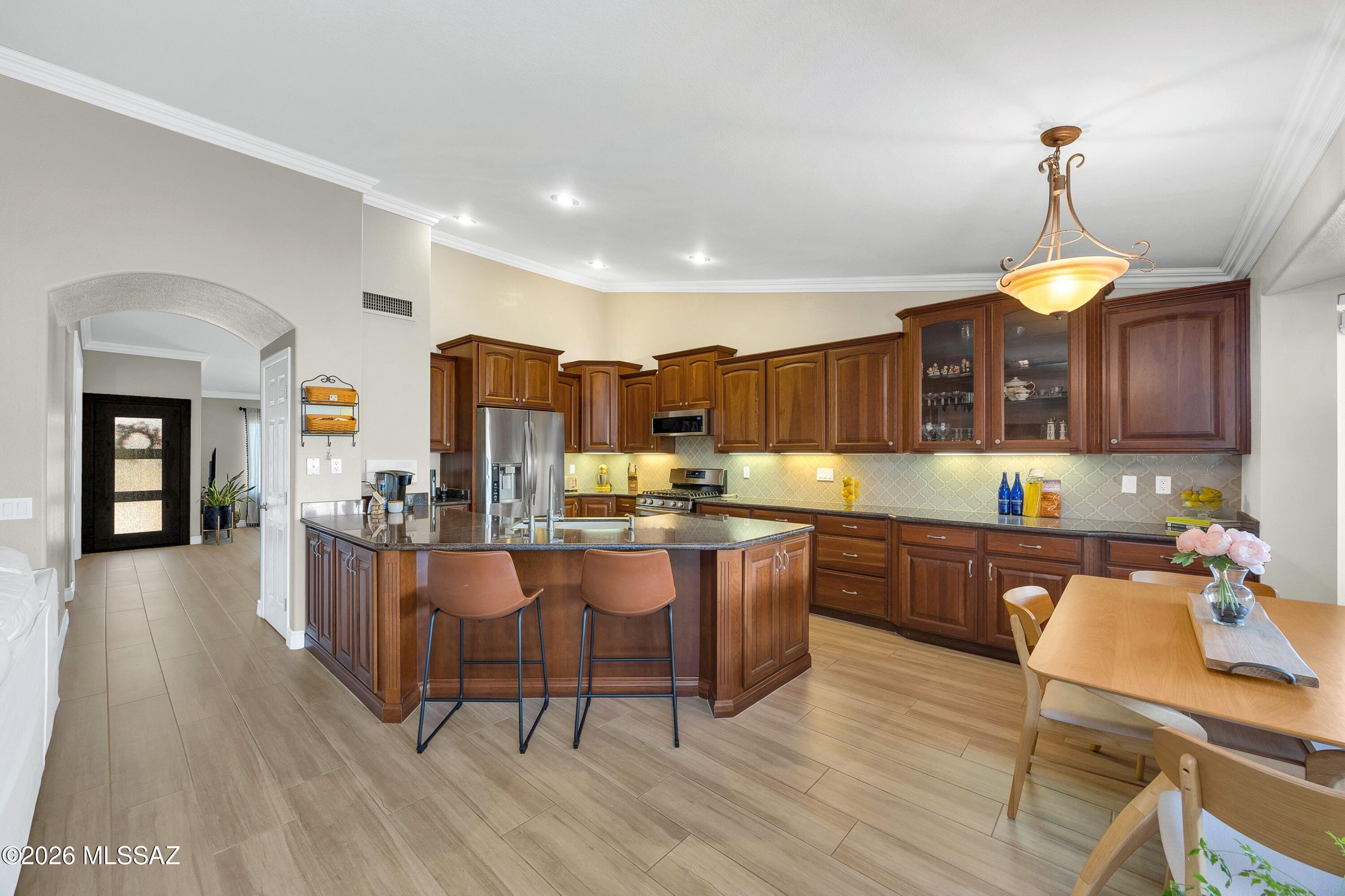 36925 South Ridgeview Boulevard Tucson, AZ 85739 - Photo 17 of 50 Lovely Quartz Counters & underlighting