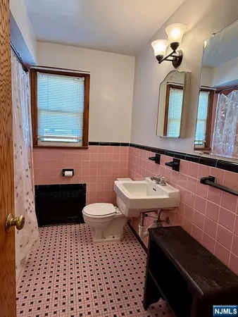 $1,750 | 315 3rd Street, Unit 2, Saddle Brook, NJ 07663