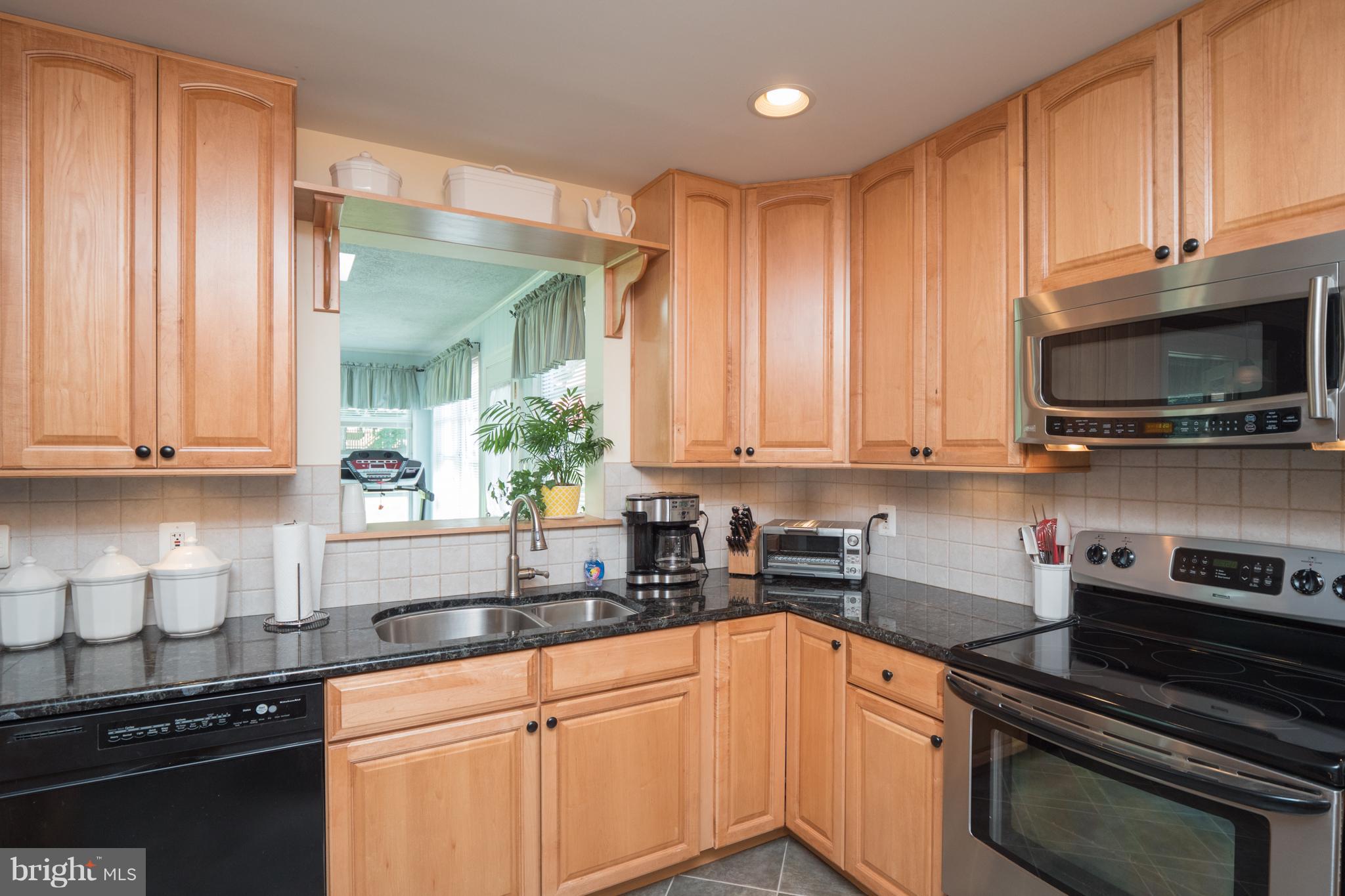 2521 McKenzie Road Ellicott City, MD 21042 - Photo 9 of 29 42" Maple Cabinets