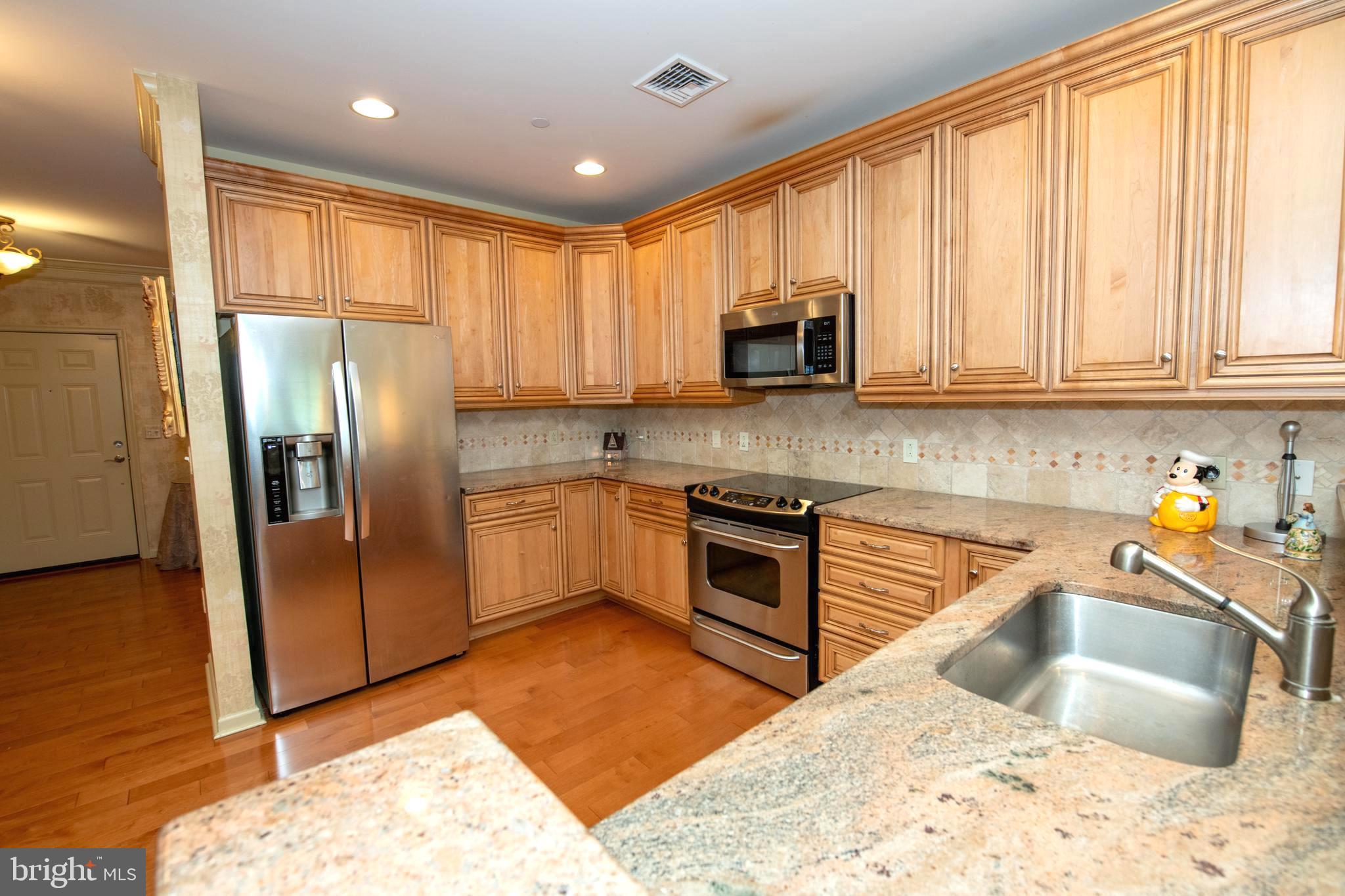 434 Carson Terrace Huntingdon Valley, PA 19006 - Photo 8 of 32 Kitchen
