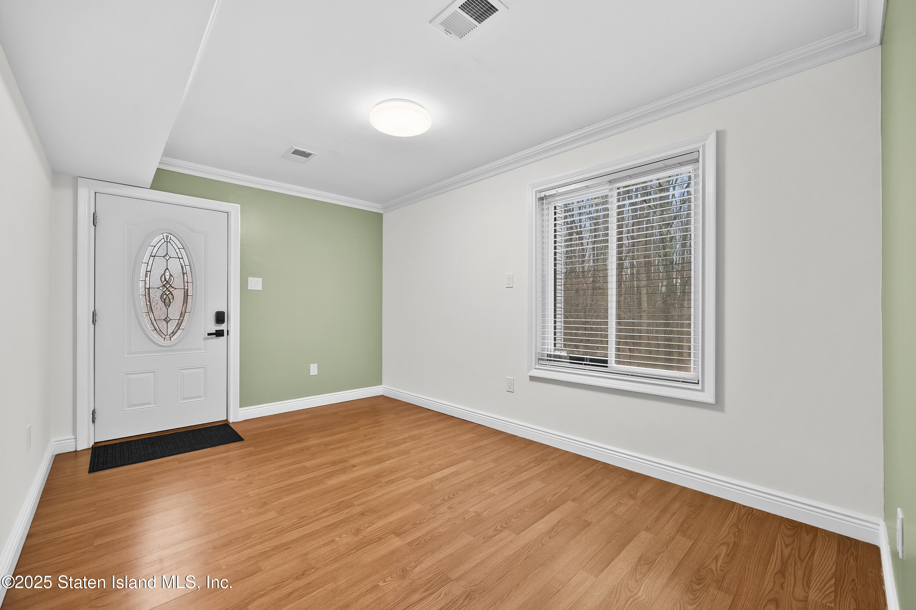 512 Ilyssa Way Staten Island, NY 10312 - Photo 3 of 29 1-2