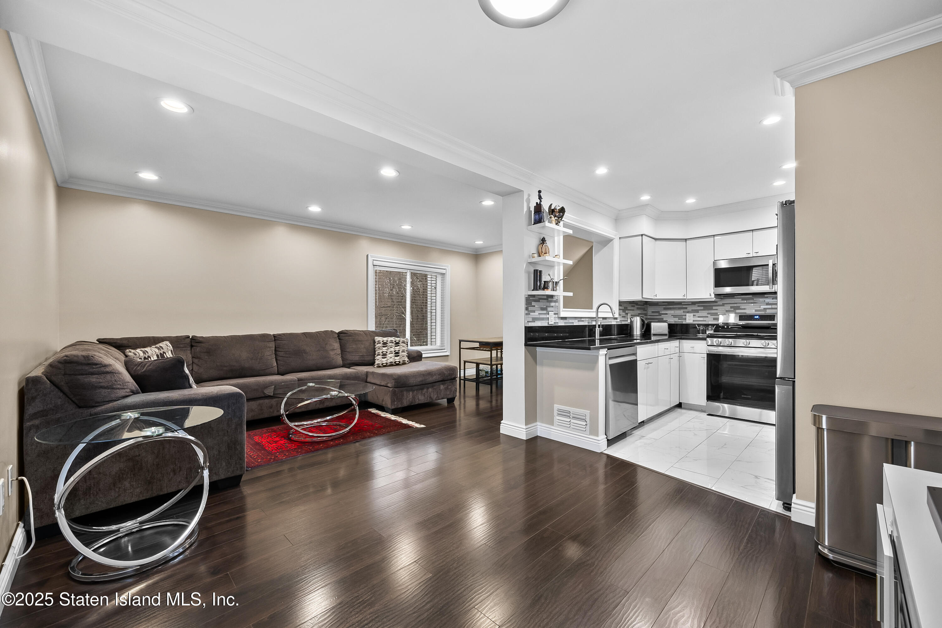 512 Ilyssa Way Staten Island, NY 10312 - Photo 8 of 29 1-6