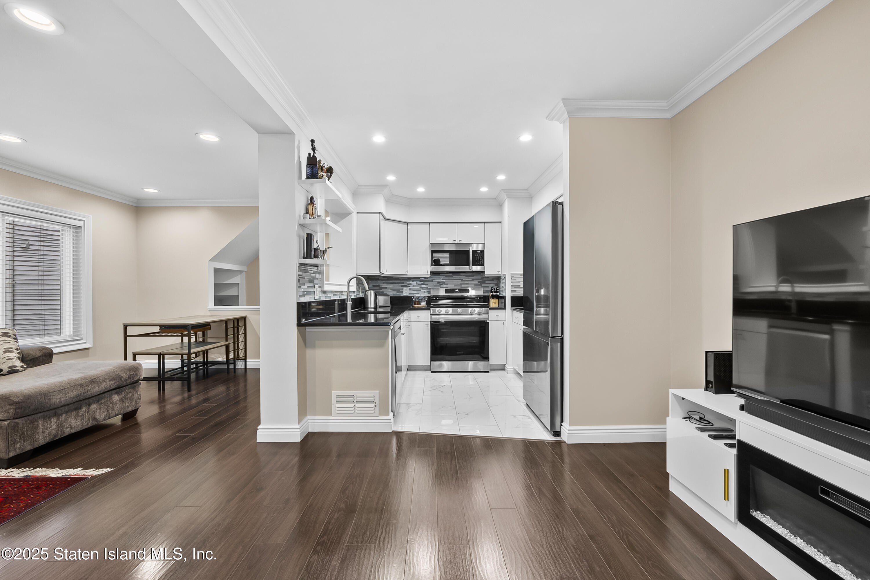 512 Ilyssa Way Staten Island, NY 10312 - Photo 10 of 29 1-8