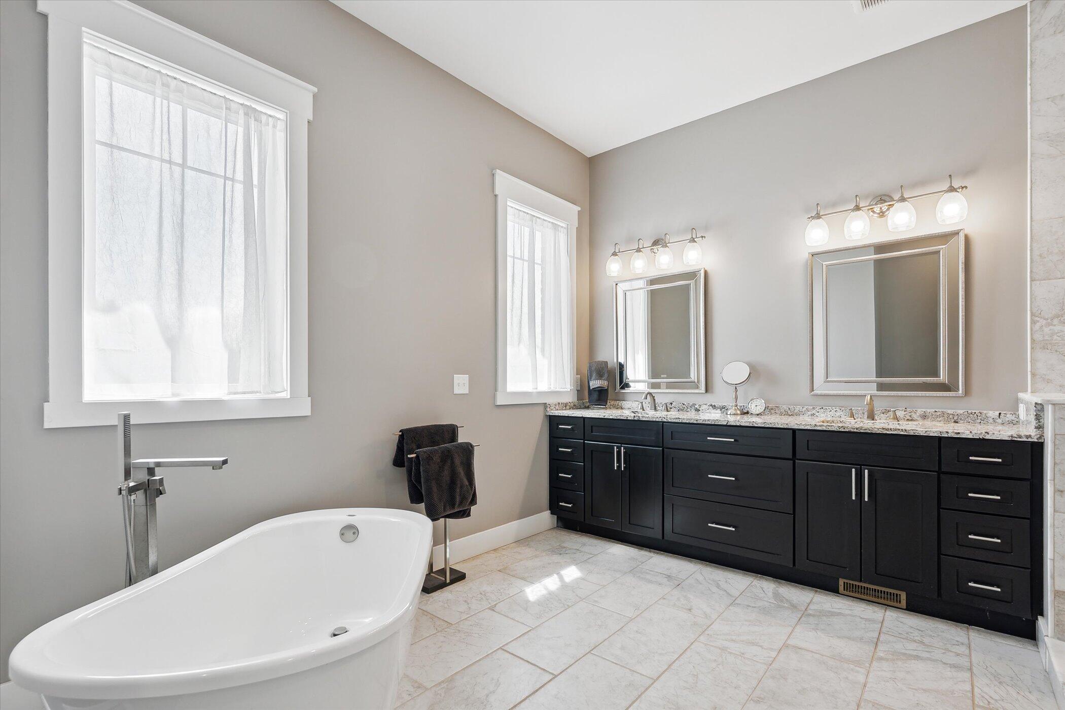 2009 Nollar Bend Road Whitmore Lake, MI 48189 - Photo 32 of 72 32-2009-Nollar-Bend-Dr-WindowStill-34