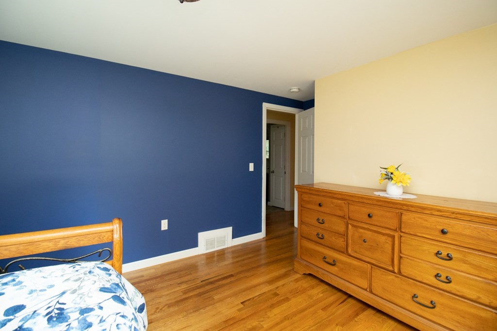 139 Fox Hill Road Springfield, MA 01118 - Photo 25 of 36 a bedroom with a bed and a dresser