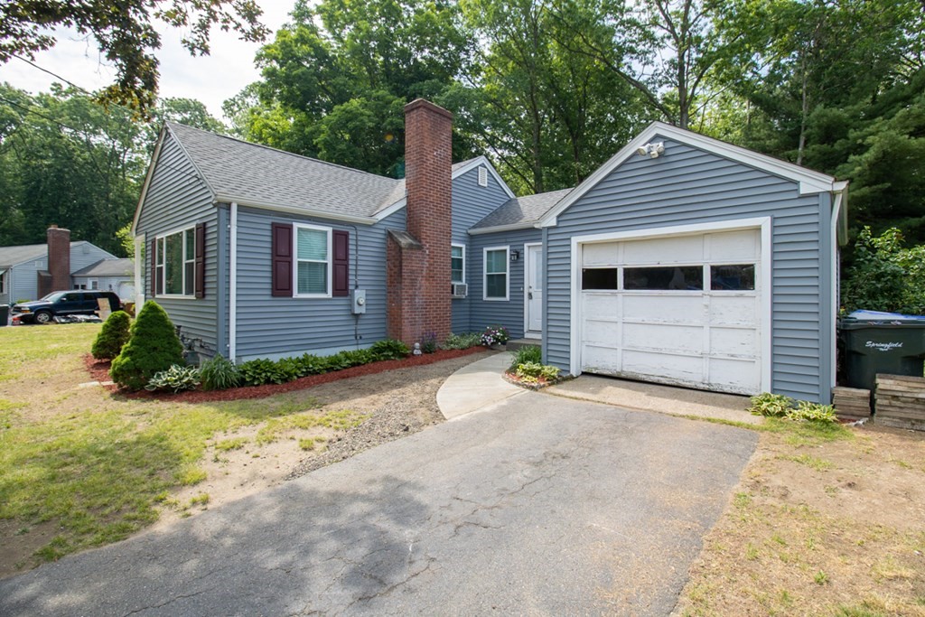 139 Fox Hill Road Springfield, MA 01118 - Photo 3 of 36 a view of outdoor space yard and front view of a house