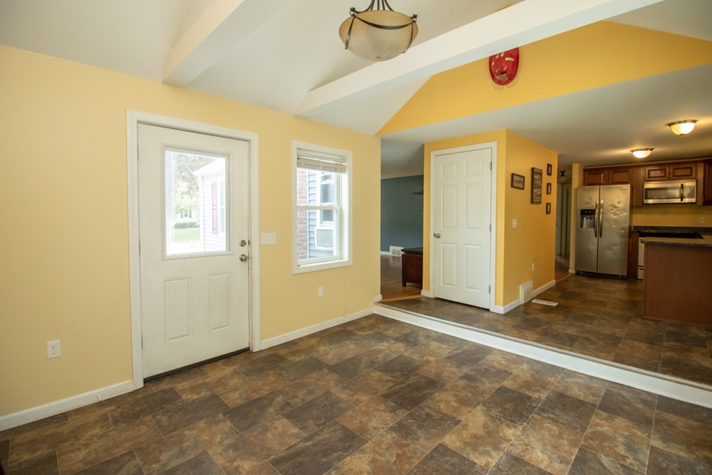139 Fox Hill Road Springfield, MA 01118 - Photo 6 of 36 a view of a livingroom with a kitchen