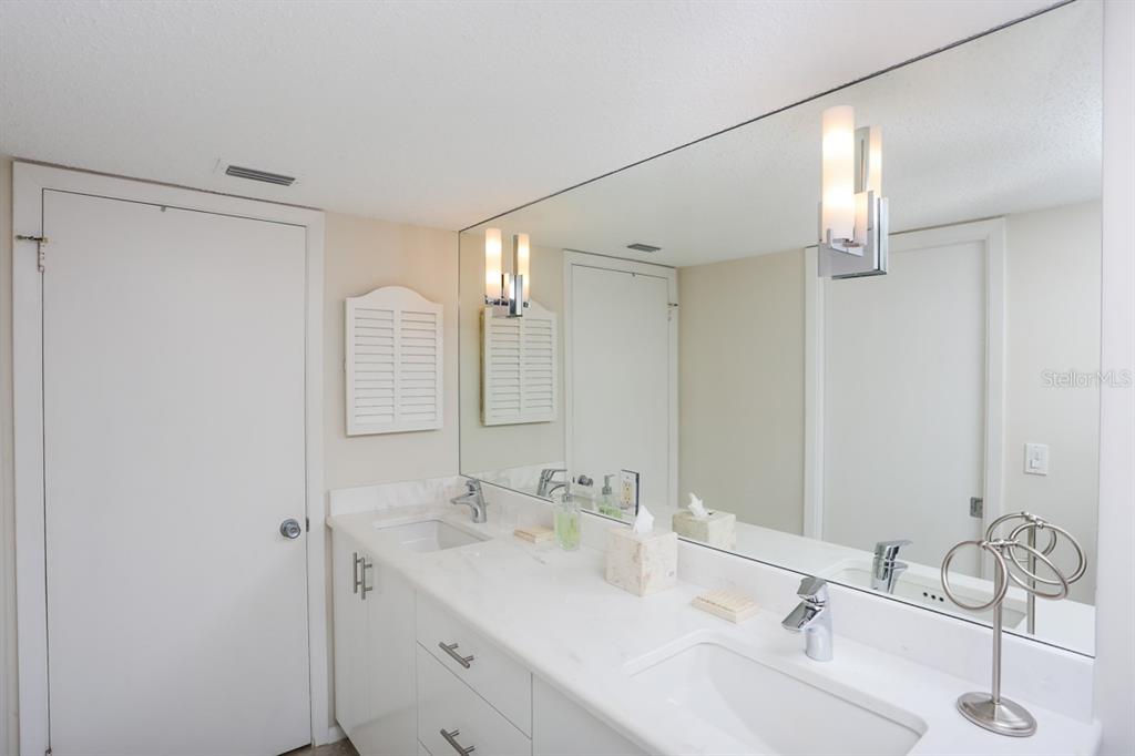 4825 Gulf Of Mexico Drive, Unit 202 Longboat Key, FL 34228 - Photo 15 of 30