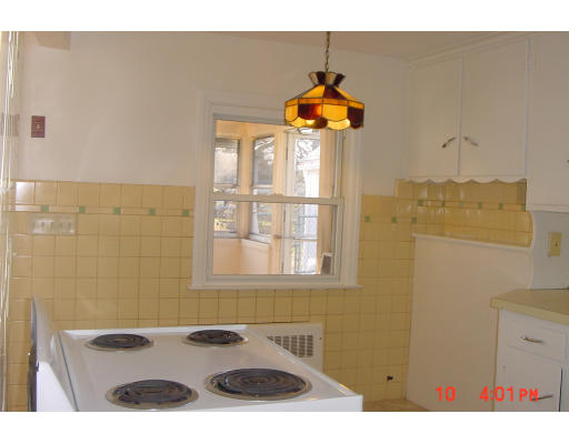 74 Bartels Street Springfield, MA 01128 - Photo 5 of 10