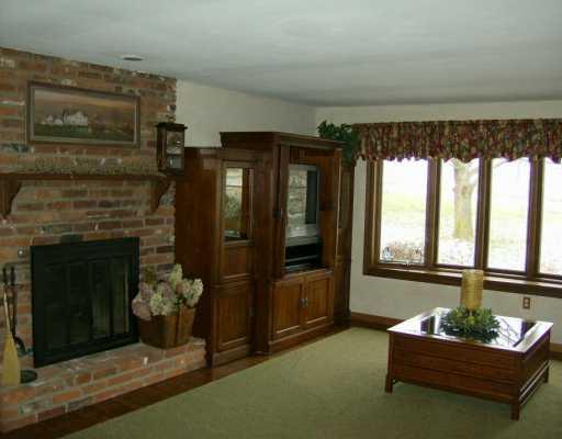 762 Gamble Road Oakdale, PA 15071 - Photo 4 of 8 Den/Family/Great Room.