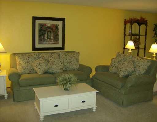 762 Gamble Road Oakdale, PA 15071 - Photo 5 of 8 Living Room.
