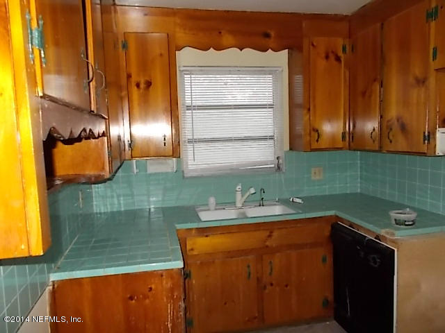 6034 Peeler Road Jacksonville, FL 32277 - Photo 4 of 32 DSCN0004