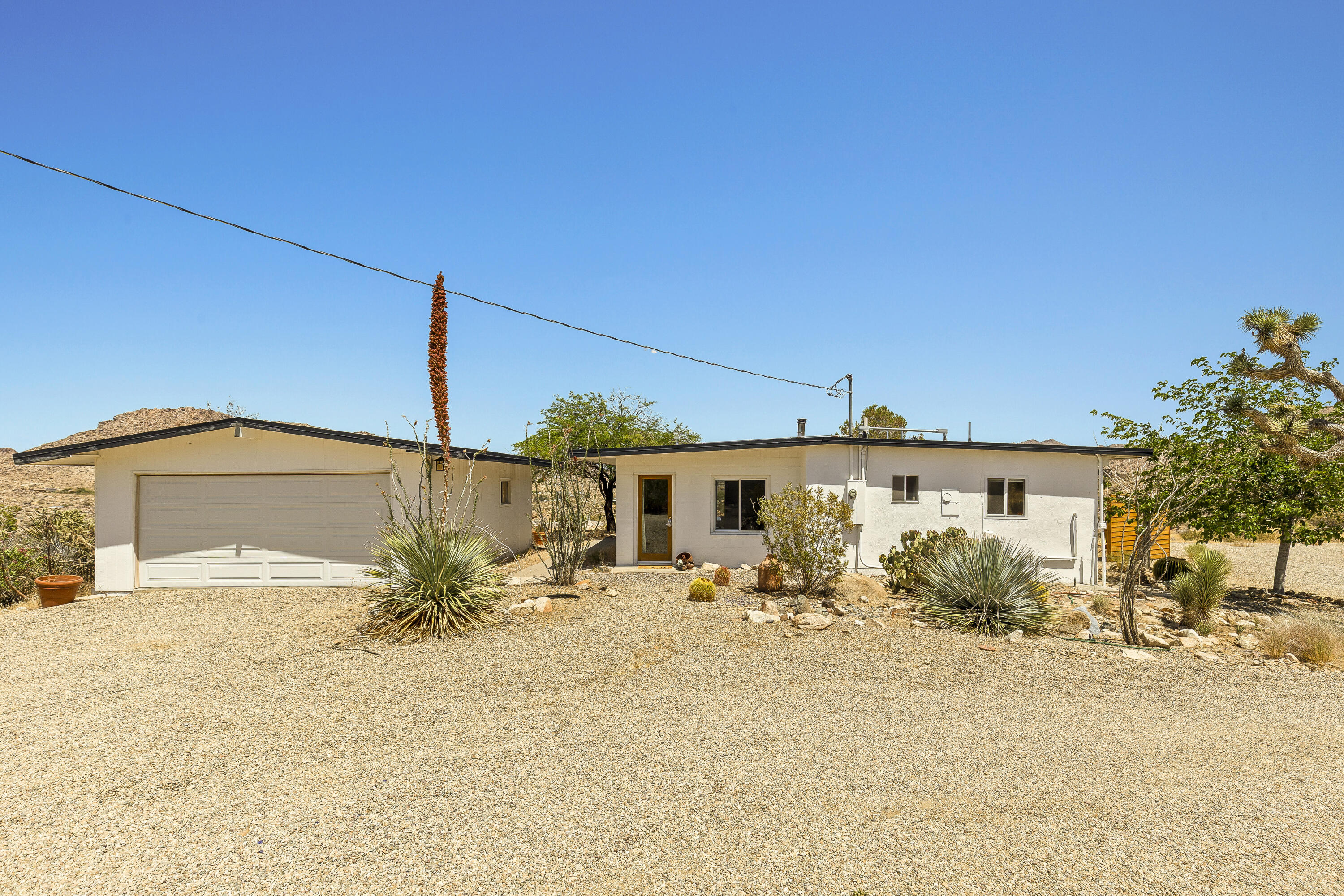 8669 Vía Rocosa Joshua Tree, CA 92252 - Photo 5 of 41 8669 Via Via Rocosa Road, Joshua Tree