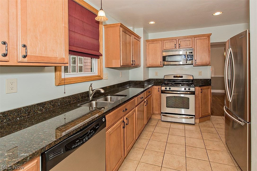 2336 Canterbury Road Cleveland, OH 44118 - Photo 6 of 25