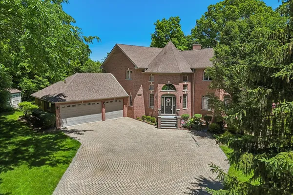 $925,000 | 1551 Thorneberry Court, Libertyville, IL 60048