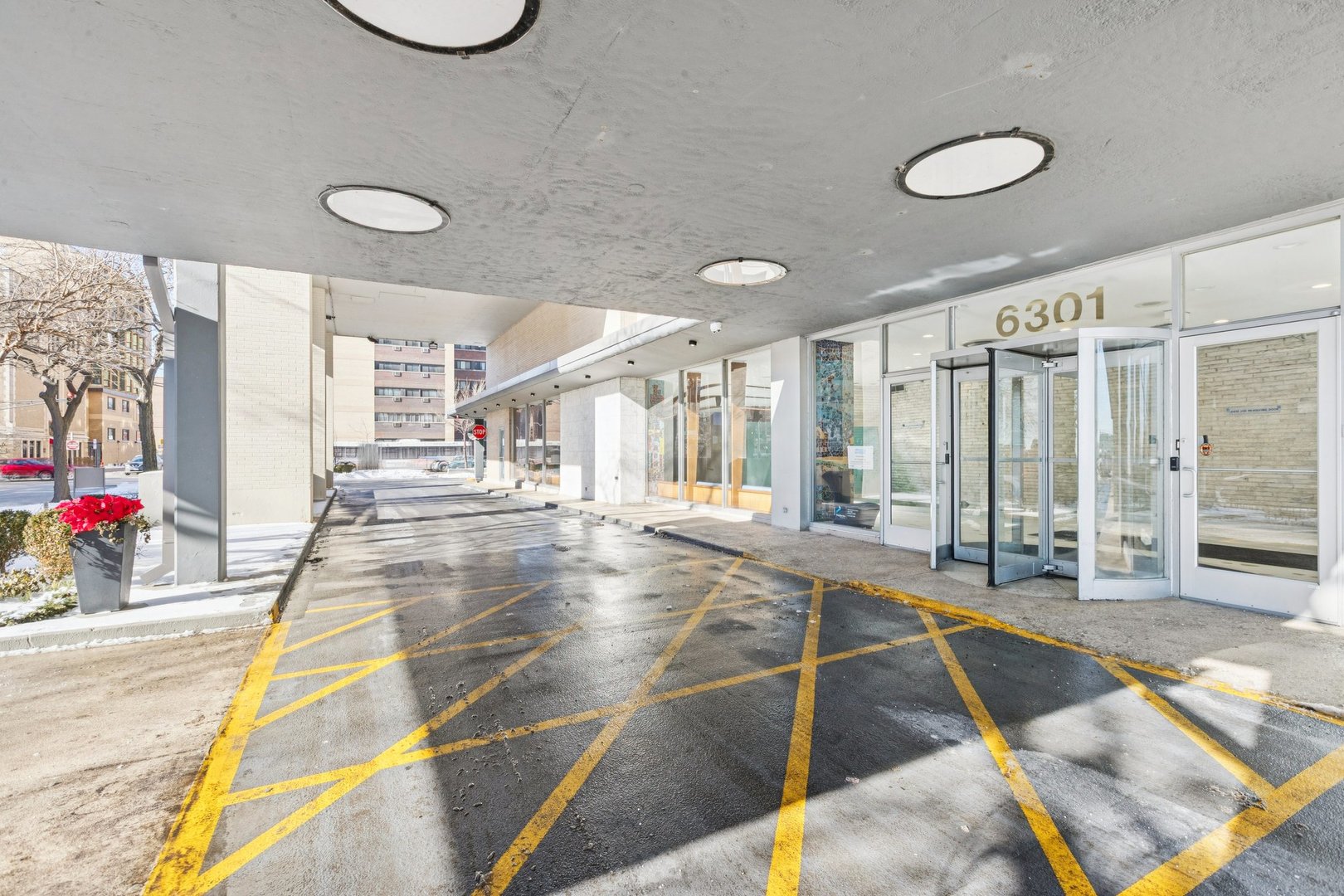 6301 North Sheridan Road, Unit 14M Chicago, IL 60660 - Photo 3 of 19