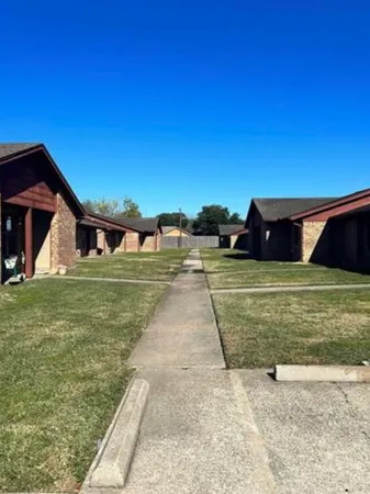 $1,145 | 7966 Gladys Avenue, Beaumont, TX 77706