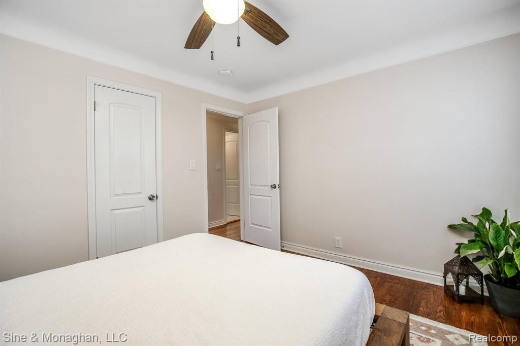 1624 Roslyn Road Grosse Pointe Woods, MI 48236 - Photo 16 of 31