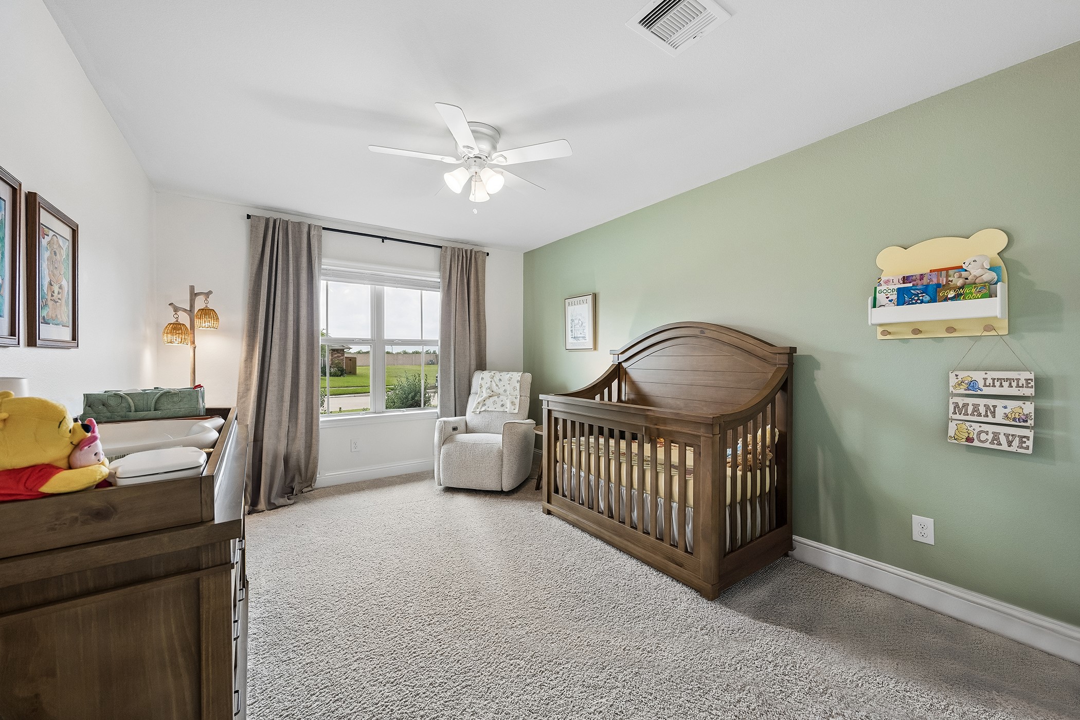10227 Whitney Reach Drive Rosharon, TX 77583 - Photo 15 of 28 Secondary room with an accent wall and ceiling fan.