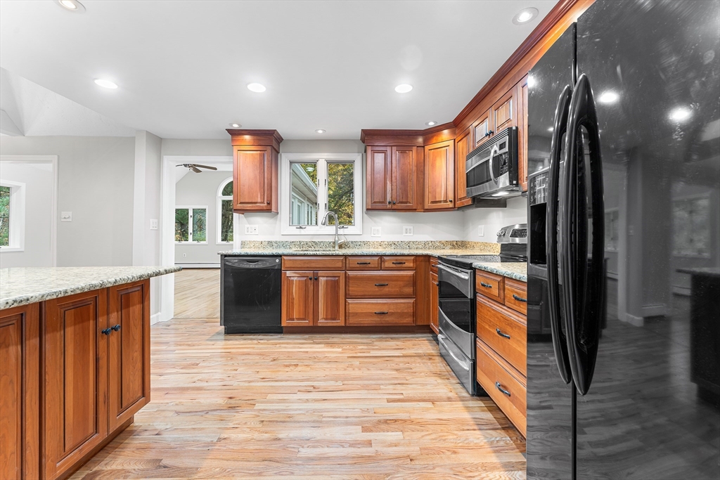 33 Dascomb Road Andover, MA 01810 - Photo 3 of 33 Gallery Image 3