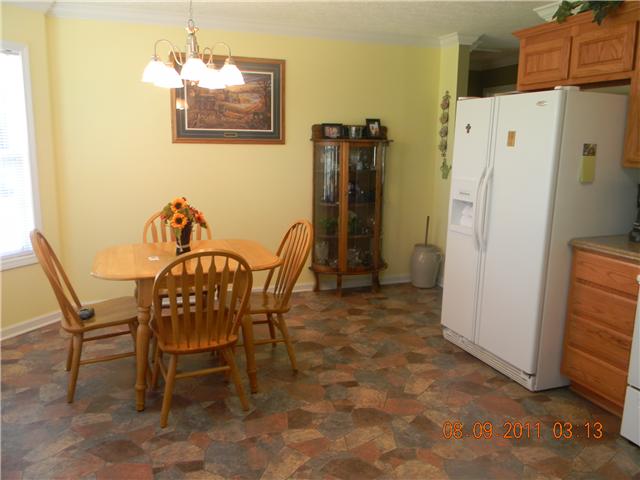 422 Bob Perry Road Bethpage, TN 37022 - Photo 11 of 20 Kitchen w/eat in area
