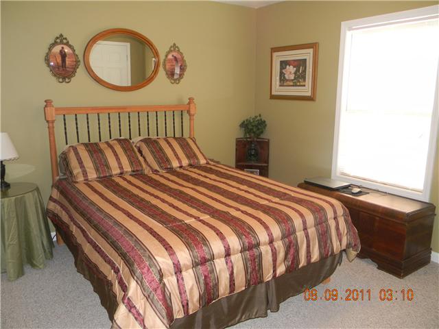 422 Bob Perry Road Bethpage, TN 37022 - Photo 15 of 20 Guest Bedroom
