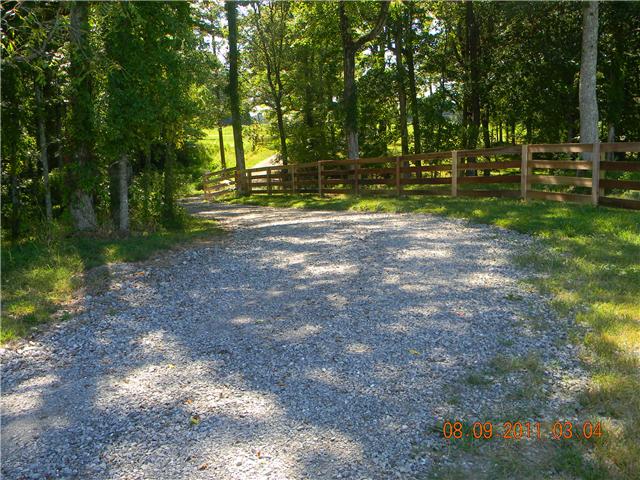 422 Bob Perry Road Bethpage, TN 37022 - Photo 3 of 20 Entrance to Property - Beginning of driveway is a 50' Eastment
