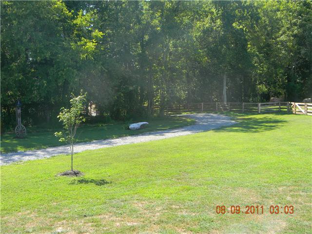 422 Bob Perry Road Bethpage, TN 37022 - Photo 4 of 20