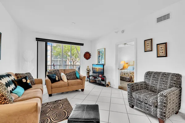 $179,000 | 7623 Southampton Terrace, Unit 211, Tamarac, FL 33321