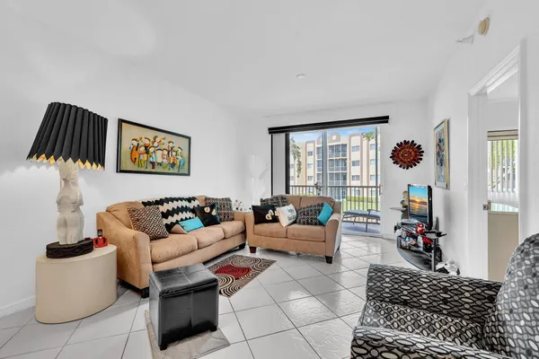 $179,000 | 7623 Southampton Terrace, Unit 211, Tamarac, FL 33321