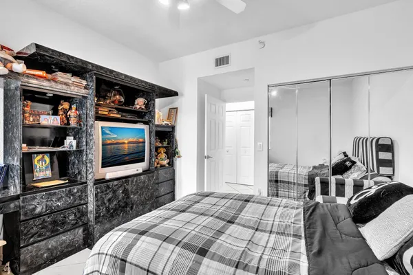 $179,000 | 7623 Southampton Terrace, Unit 211, Tamarac, FL 33321