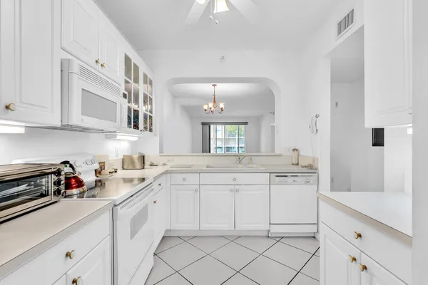 $179,000 | 7623 Southampton Terrace, Unit 211, Tamarac, FL 33321