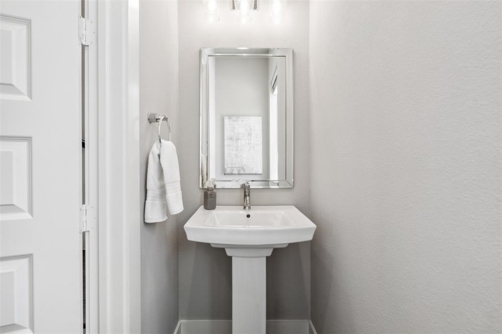 2844 Wingate Street Fort Worth, TX 76107 - Photo 18 of 35